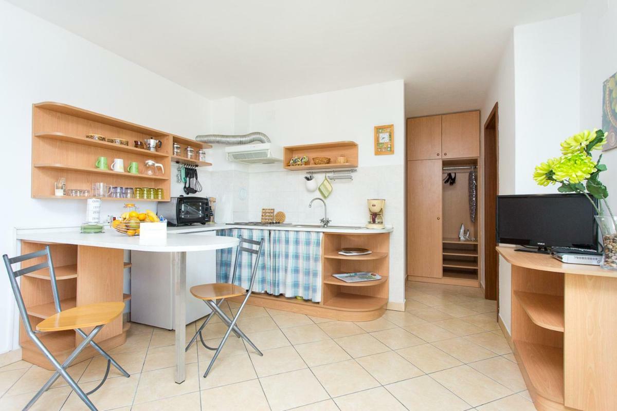 1-Bedroom Apartment With Loggia In Punat Island Krk Eksteriør billede