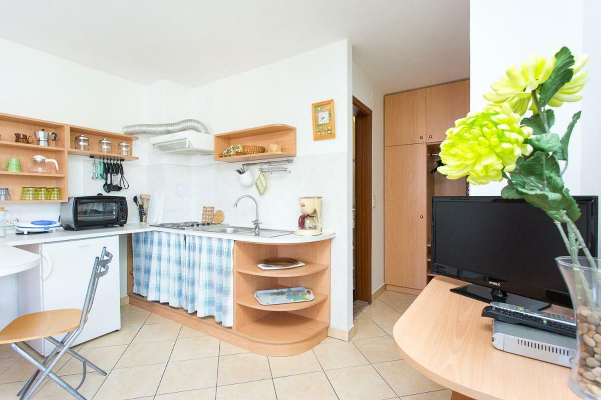 1-Bedroom Apartment With Loggia In Punat Island Krk Eksteriør billede