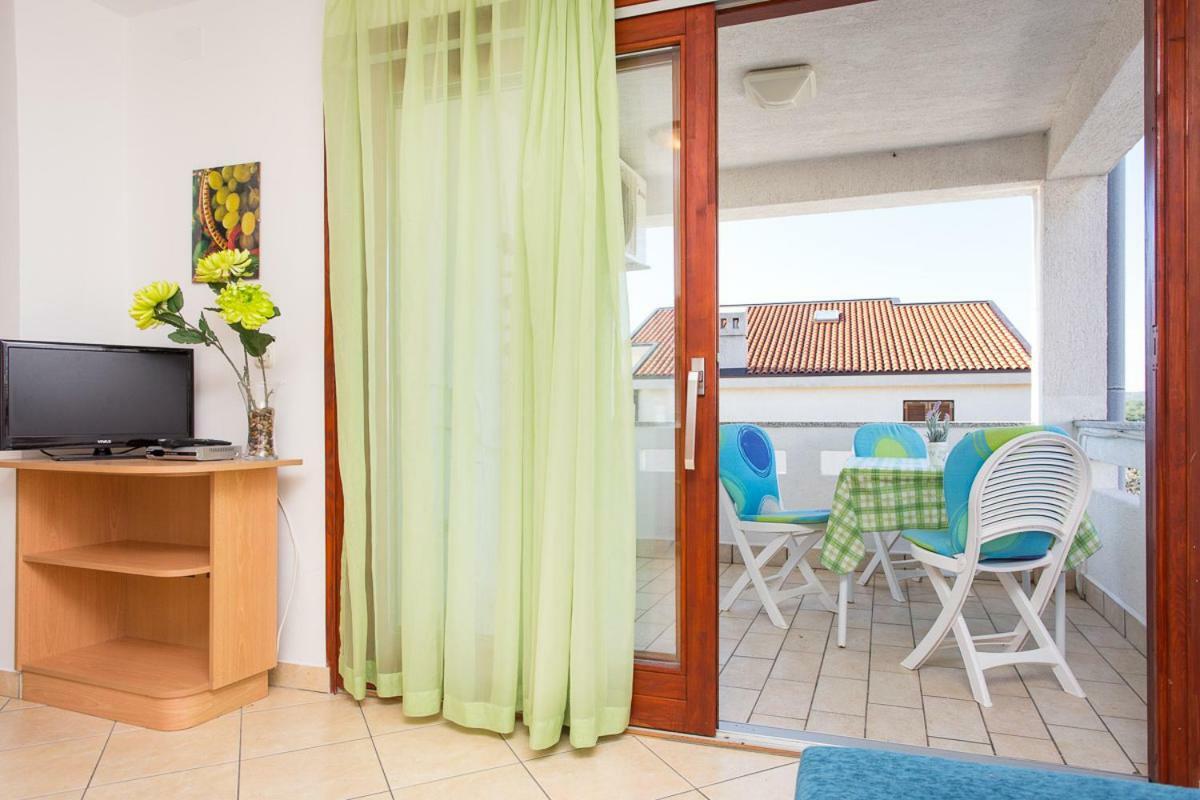1-Bedroom Apartment With Loggia In Punat Island Krk Eksteriør billede
